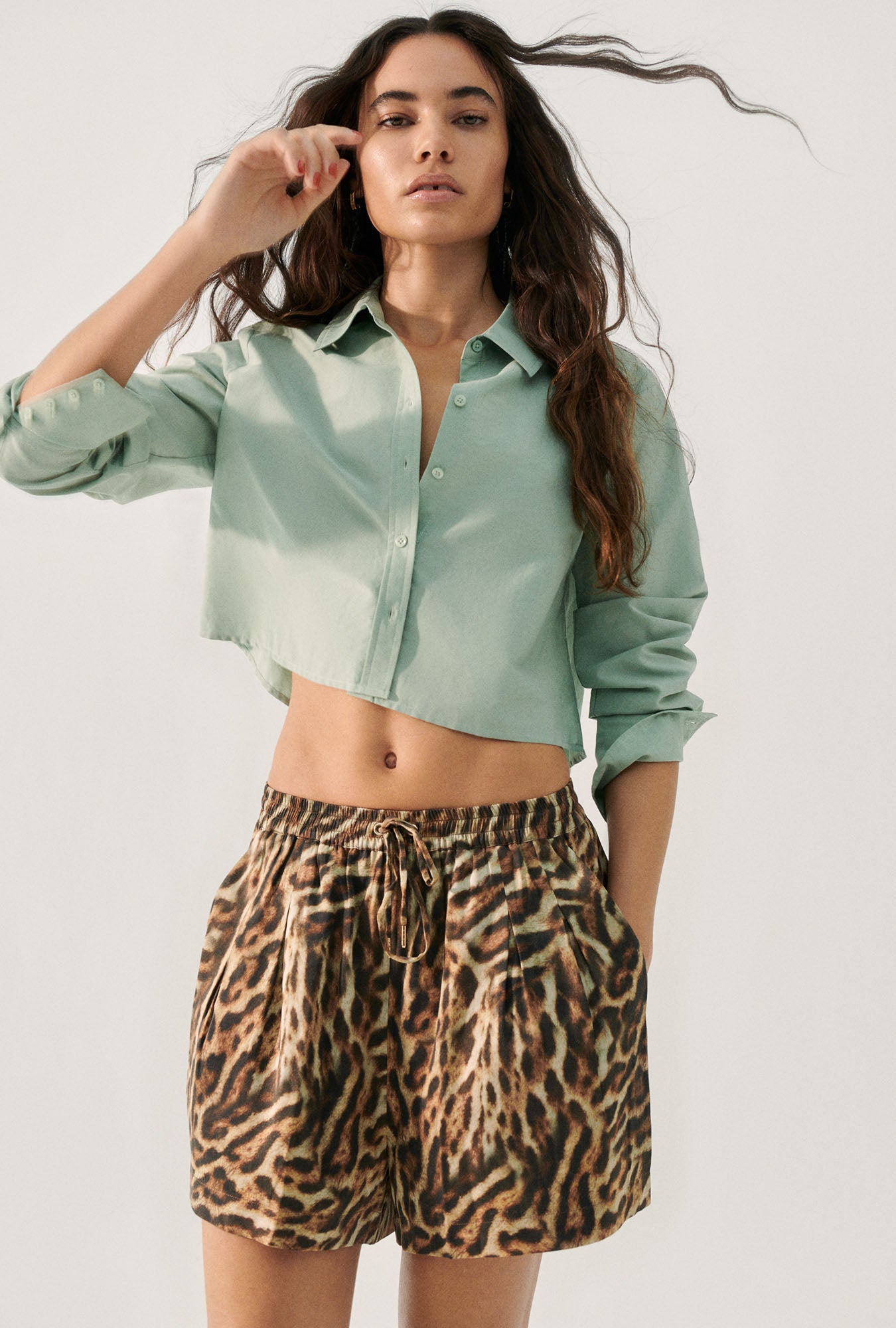 COTTON SILK CROPPED LONG SLEEVE SHIRT LICHEN