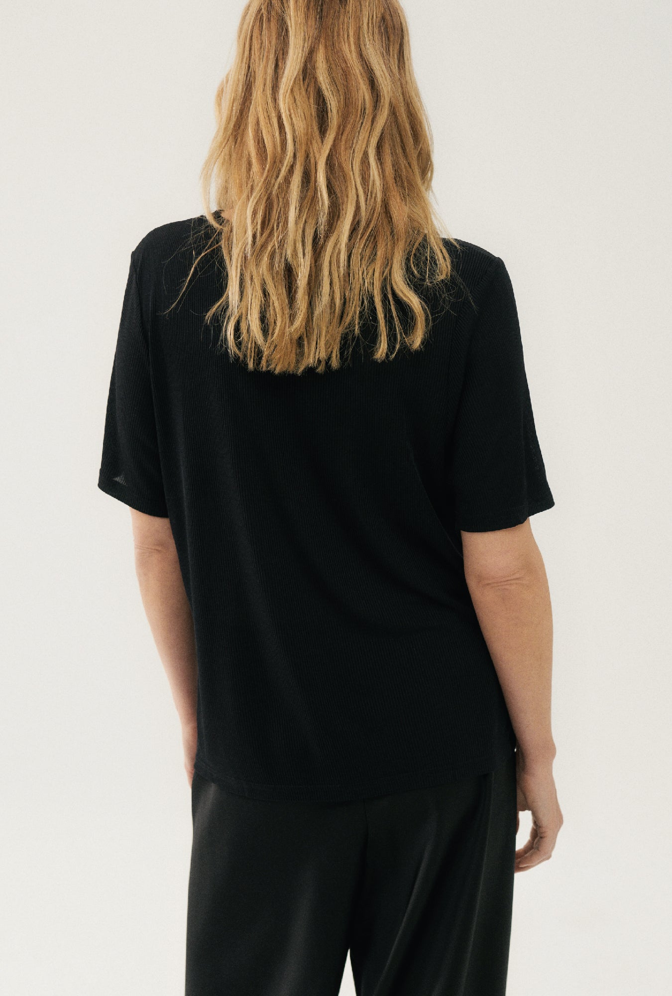 RIBBED T-SHIRT BLACK